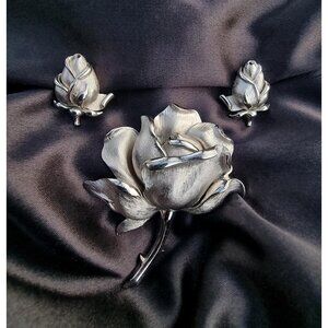 Rare Find 1960s CROWN TRIFARI Signed Silver Tone Rose Flower Jewelry Set